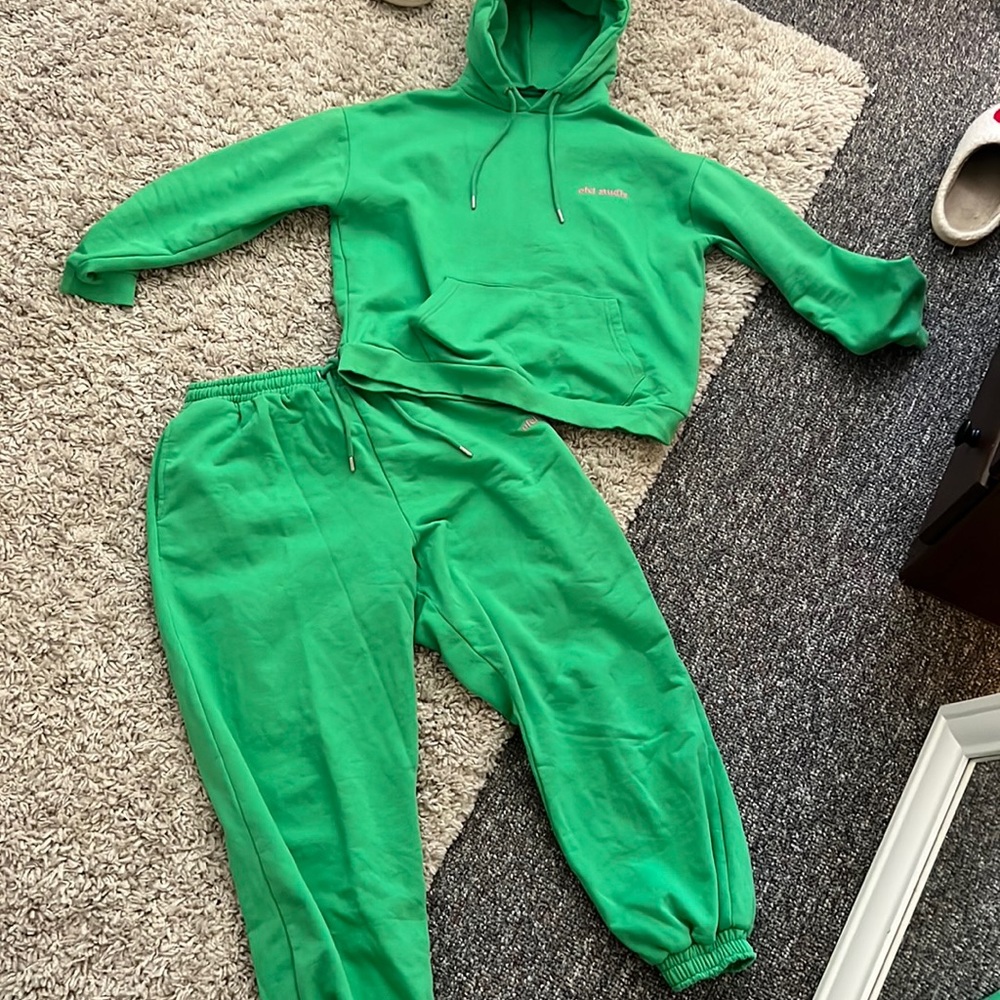 Boohoo green sweatsuit